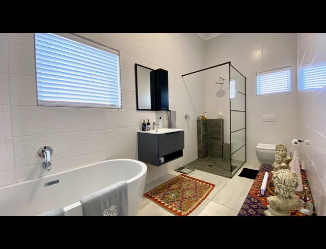 3 BEDROOM FREEHOLD FOR SALE IN PORT OWEN